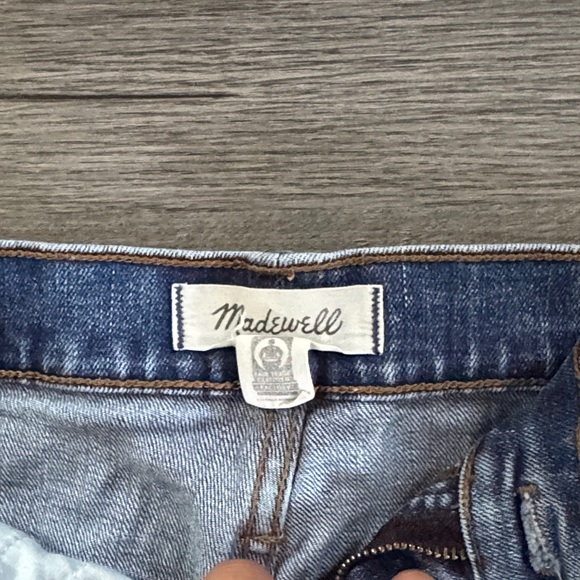 Madewell women’s Classic Blue Straight Jeans - Picture 2 of 4